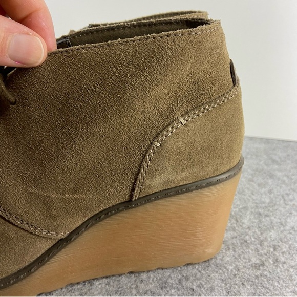 Clarks Lace Up Khaki Green Suede Wedge Booties Women’s Size 6 - Picture 2 of 10